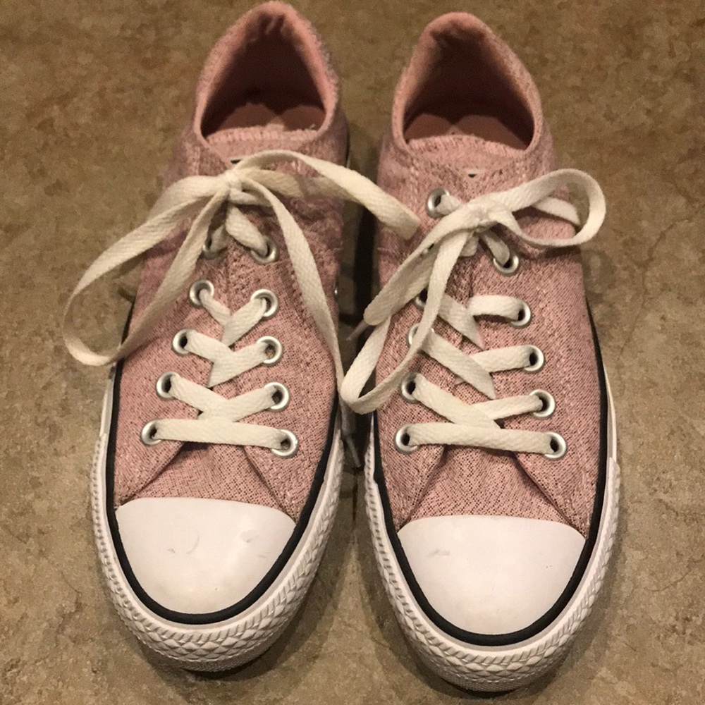 Light pink converse size 6.5